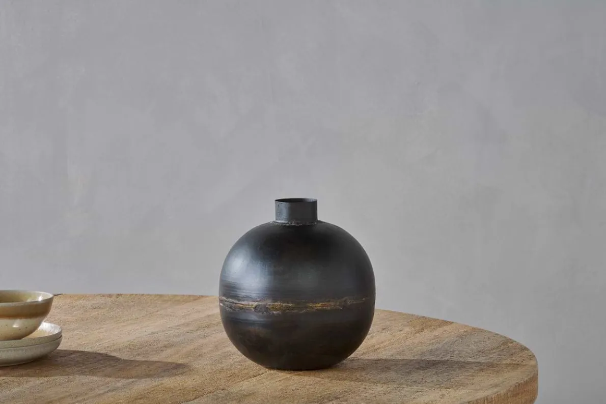Endo Recycled Iron Vase - Black