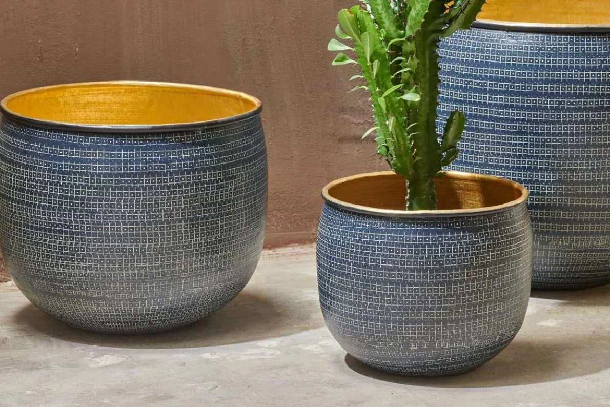 Tembesi Etched Planter - Antique Black & Brass