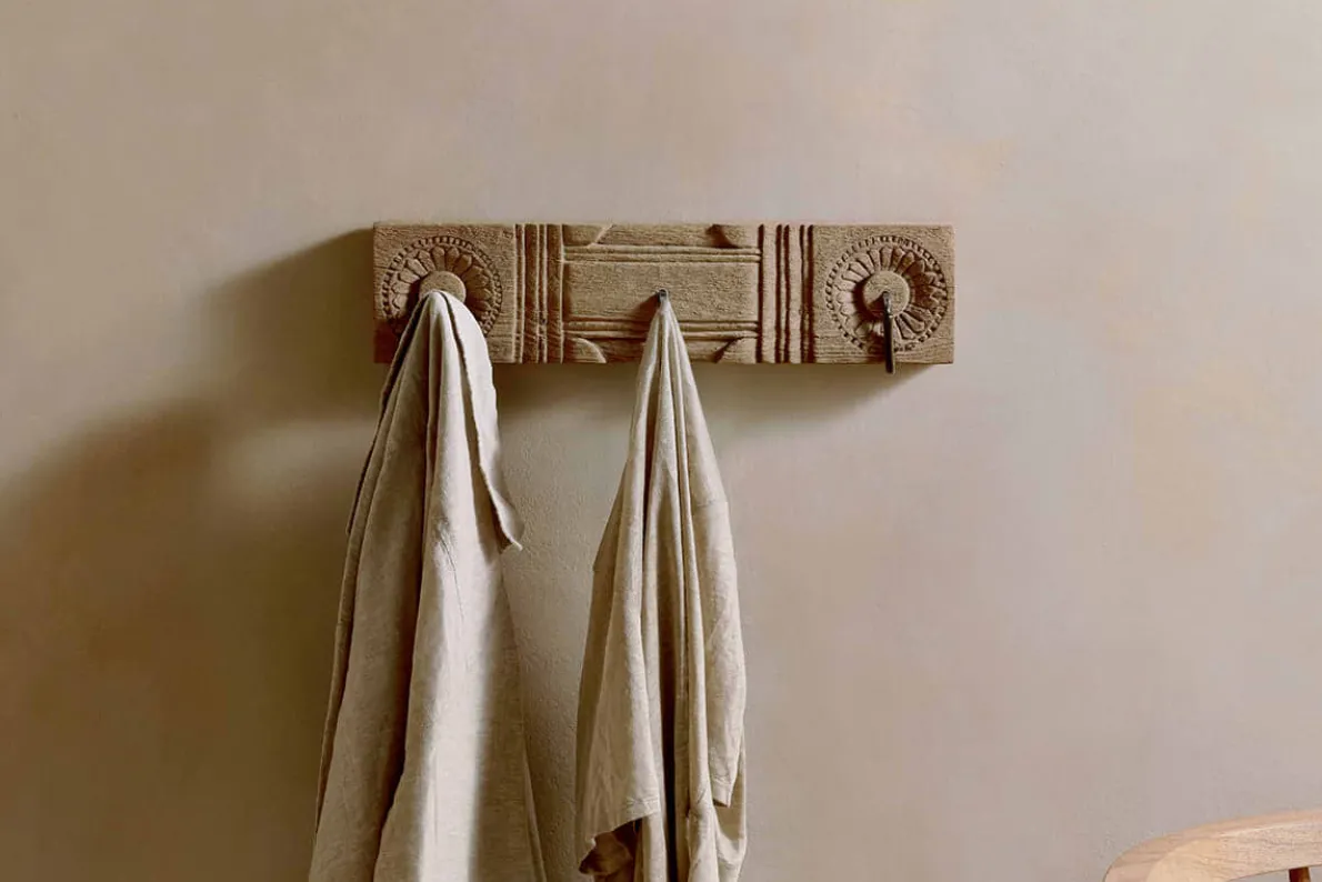 Veduru Mango Wood Carved Hook - Natural (Row of 3)