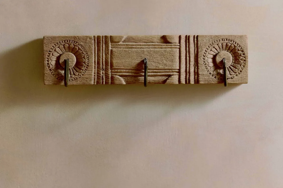 Veduru Mango Wood Carved Hook - Natural (Row of 3)