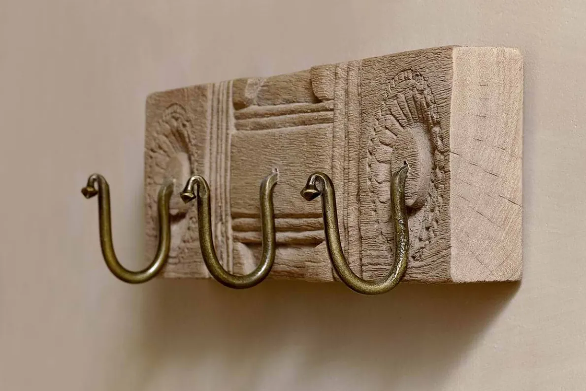Veduru Mango Wood Carved Hook - Natural (Row of 3)